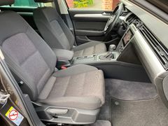Passat Variant-Sitzh.-Tempomat- Navi- Automatik!