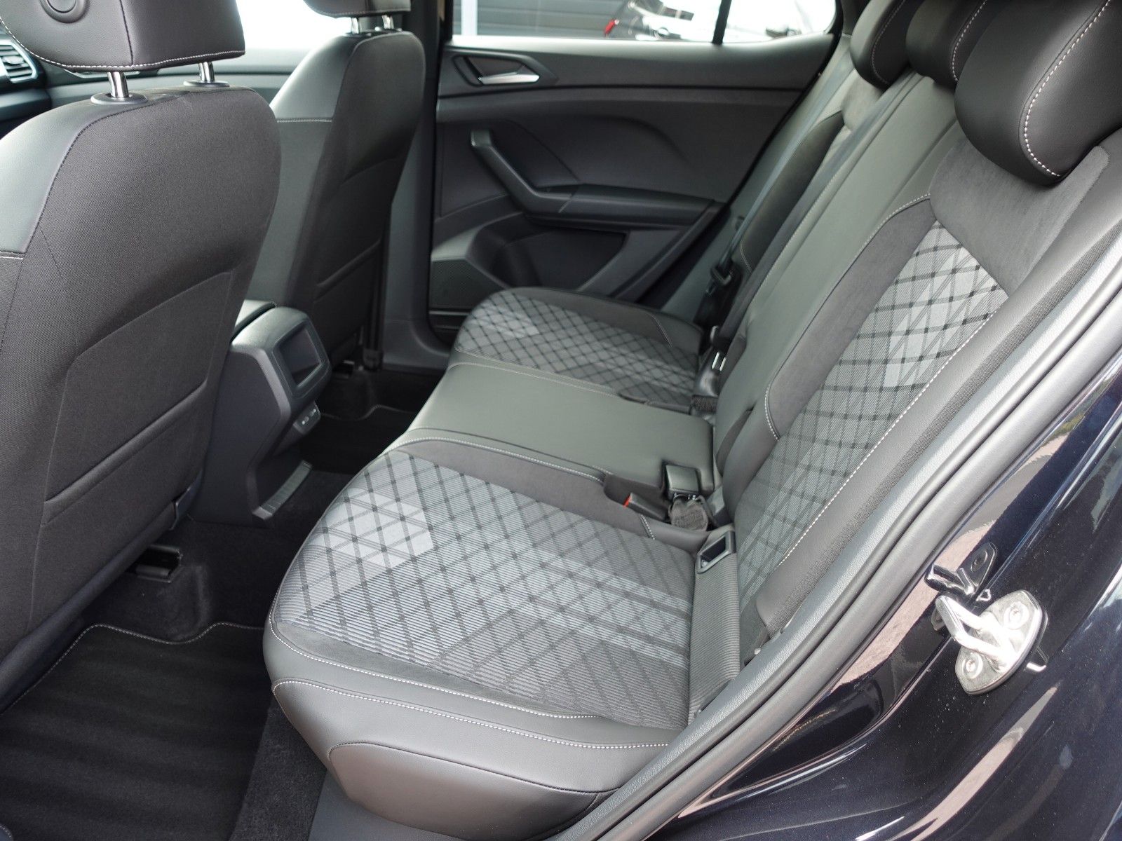 Fahrzeugabbildung Volkswagen T-Cross 1.5 TSI OPF DSG R-Line I.Hd/AHK/Matrix/.