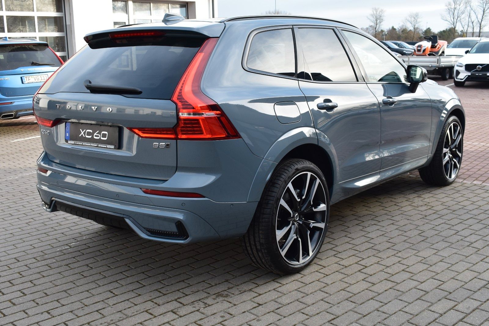 Fahrzeugabbildung Volvo XC60 B5 D AWD Ultimate Dark*STDHZG*360°*LUFT*AHK