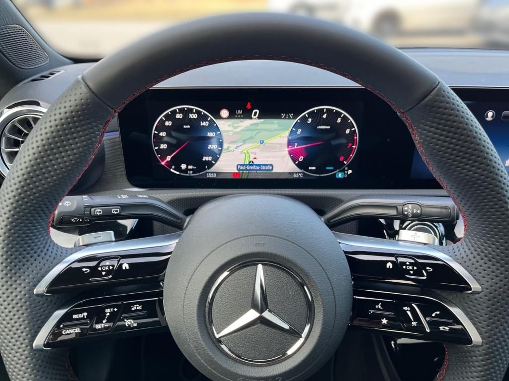 Fahrzeugabbildung Mercedes-Benz A 200 +AMG-ADVANCED+NIGHT+PANORAMA+WINTER-PAKET+