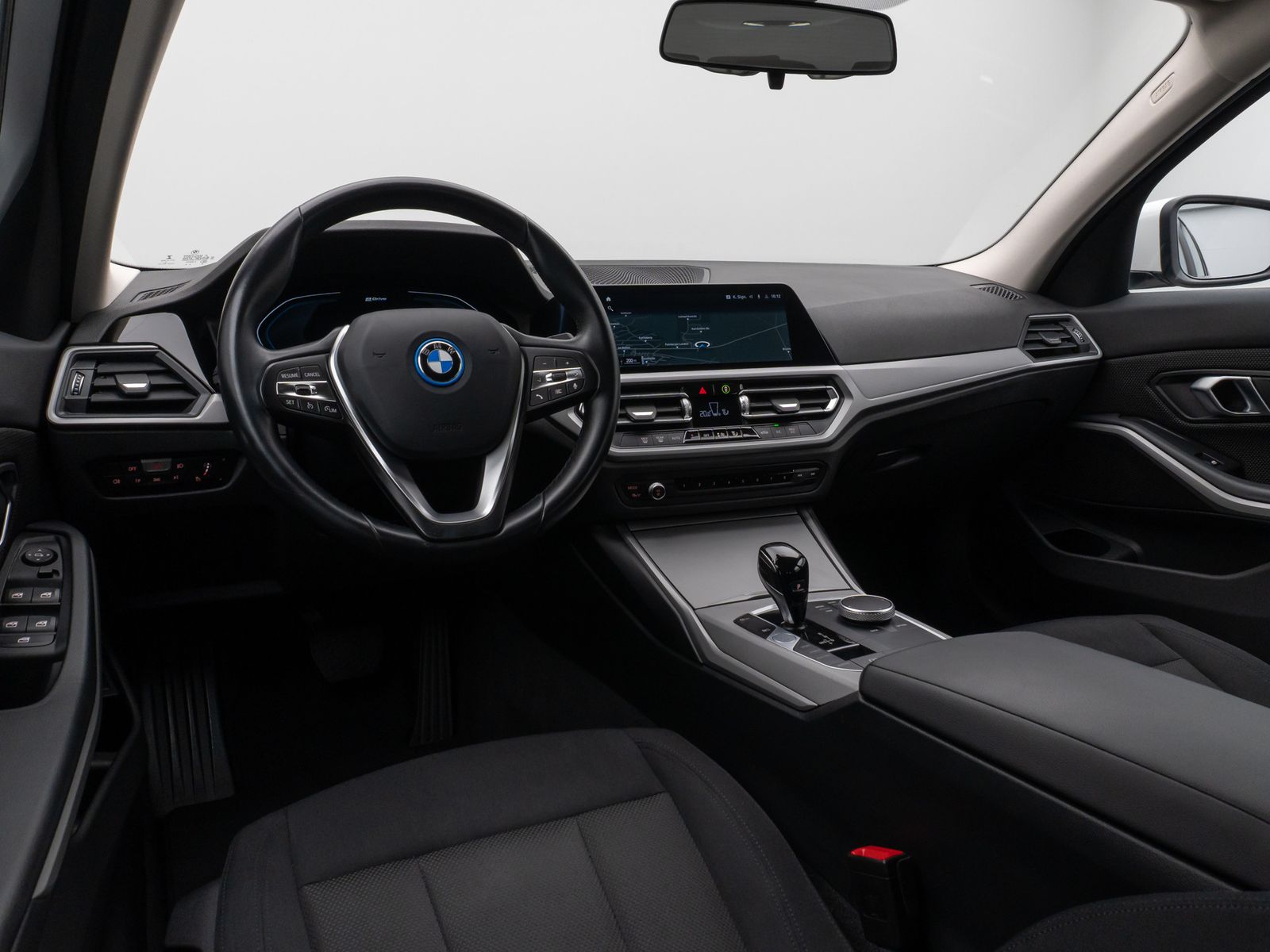Fahrzeugabbildung BMW 320e DAB CockPitPro Alarm Geschwindigkeitsreg