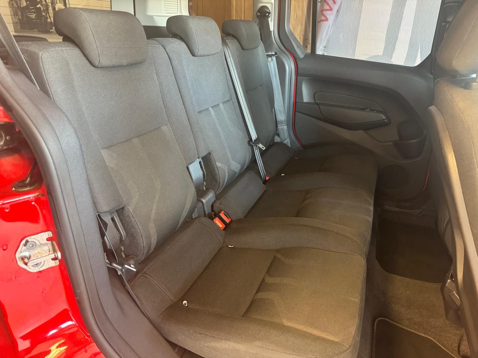 Fahrzeugabbildung Ford Tourneo Connect / KLIMA / PDC / WINTERPAKET