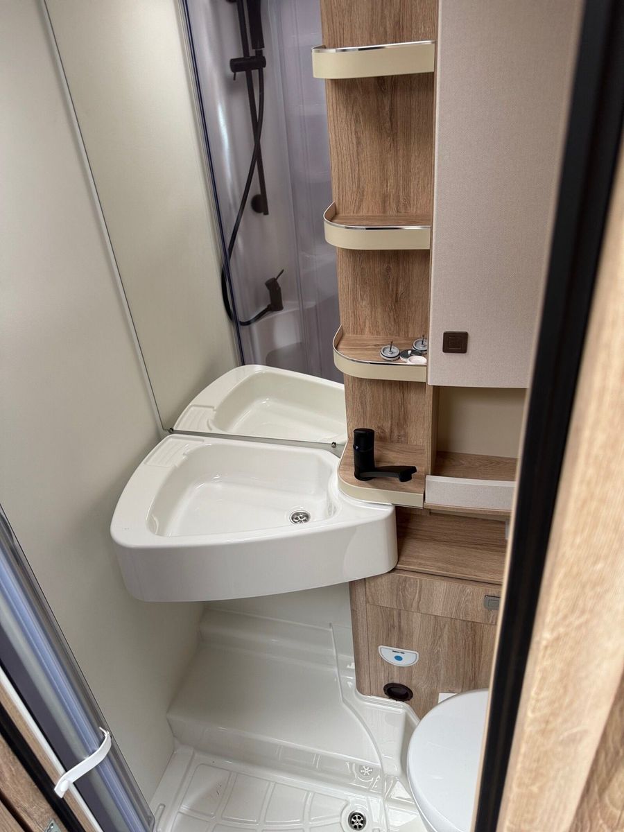 Fahrzeugabbildung Eura Mobil Profila T PT 660 EB Mondial Plus 180PS Dachklima