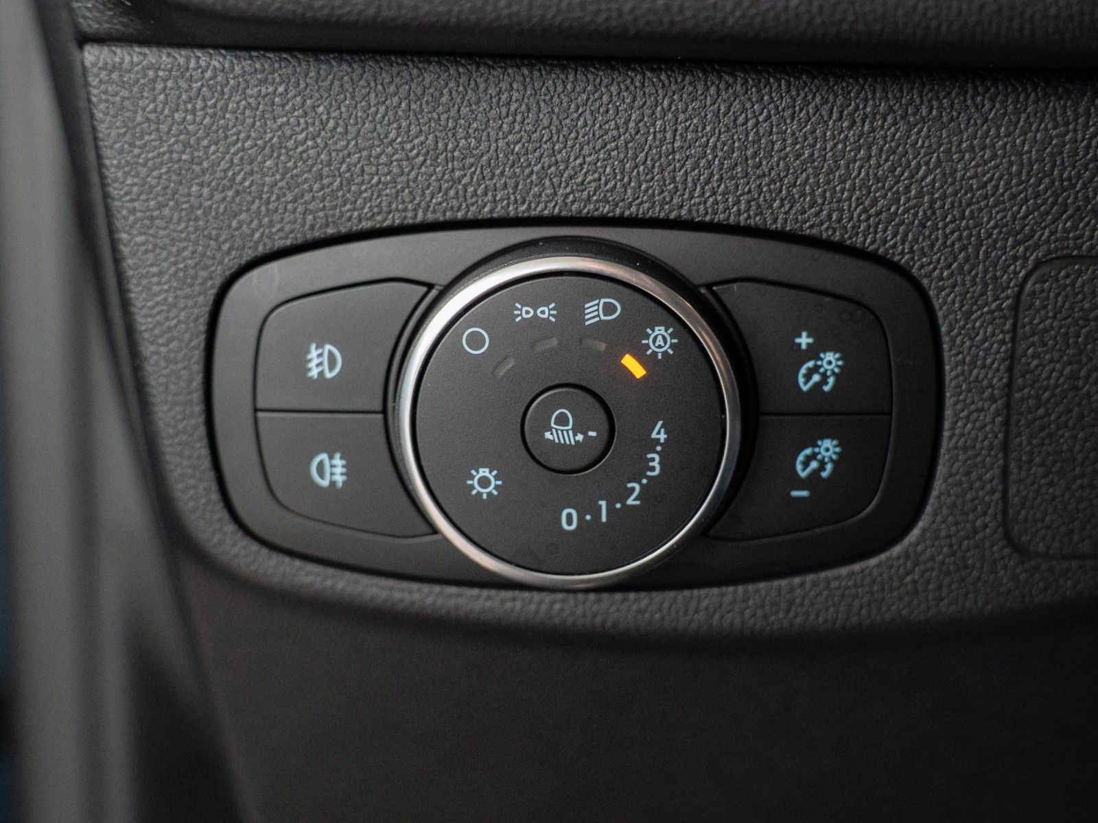 Fahrzeugabbildung Ford Focus JRC*LED*Kamera*Winter P.*Induktionslades.