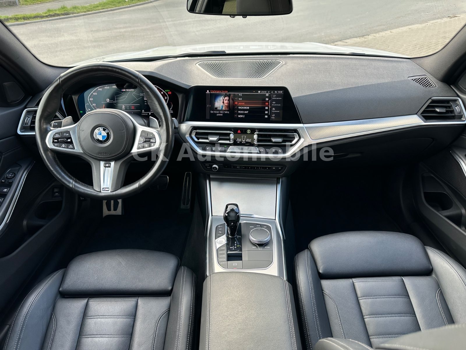 Fahrzeugabbildung BMW M340i Touring xDrive/Navi/HeadUP/Pano/360°