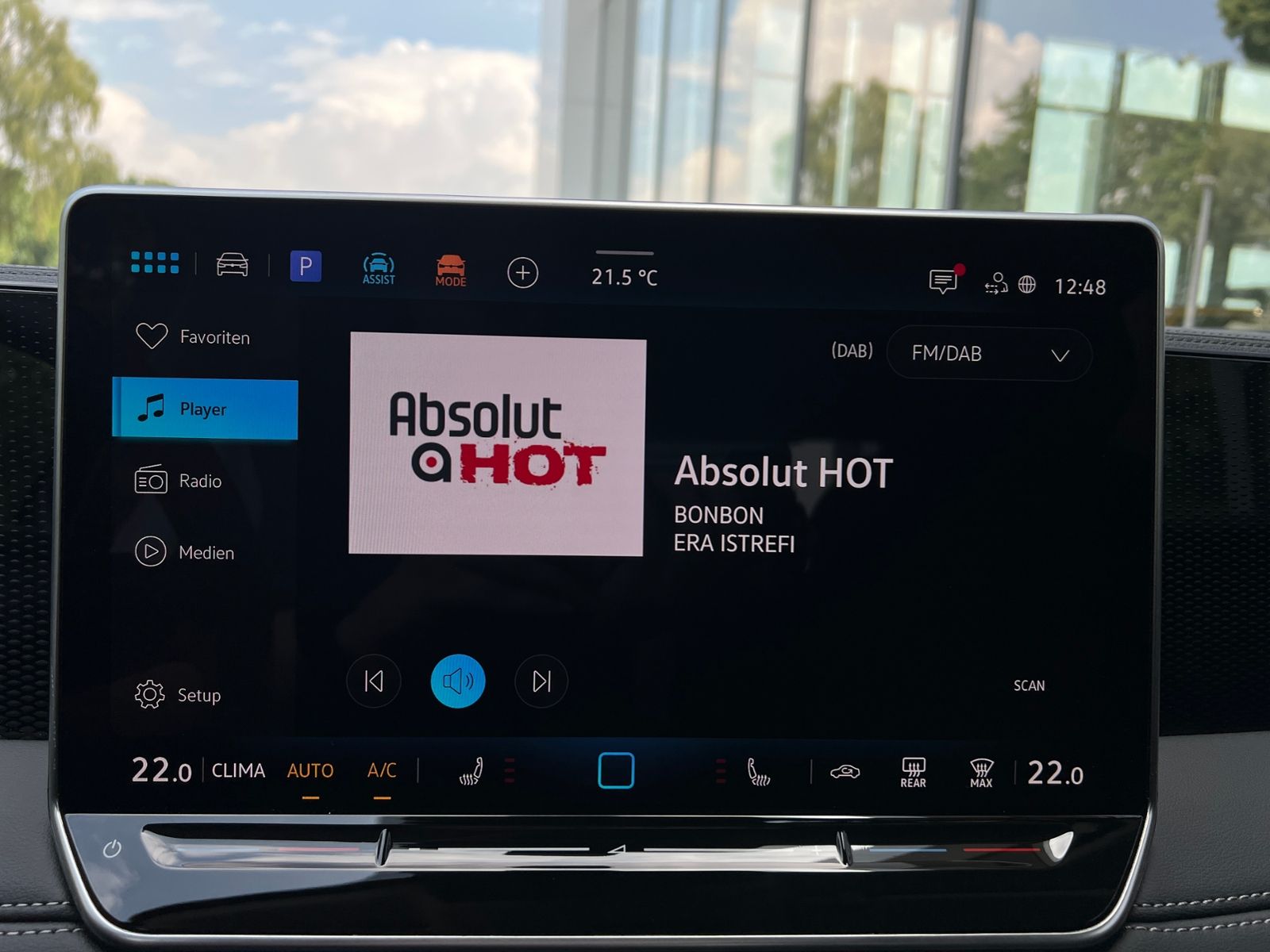 Fahrzeugabbildung Volkswagen Tiguan LIFE 1.5 eTSI DSG *AHK, LED Plus, Kamera,