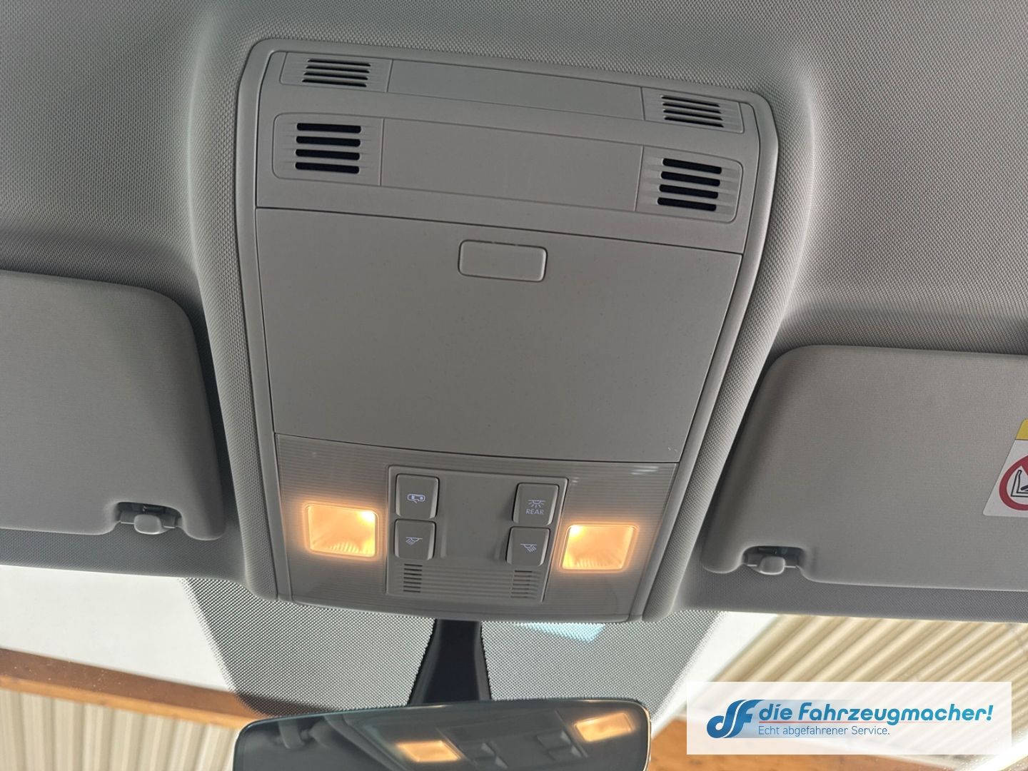 Fahrzeugabbildung Volkswagen Golf Sportsvan VII Join Navi Dyn. Kurvenlicht AC