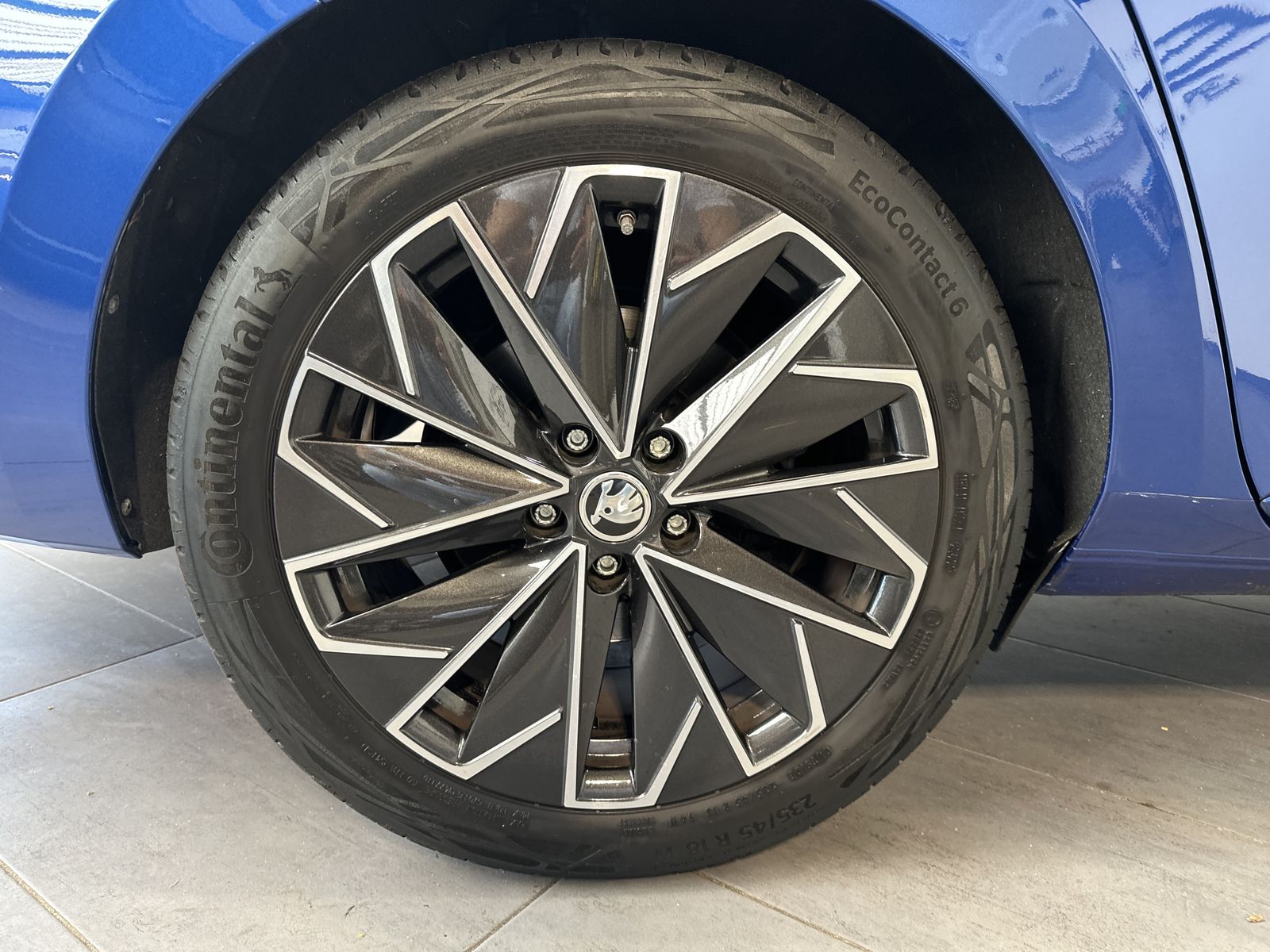 Fahrzeugabbildung SKODA Superb Combi L&K NAV+MATRIX+ACC+PANO+CANTON+DCC
