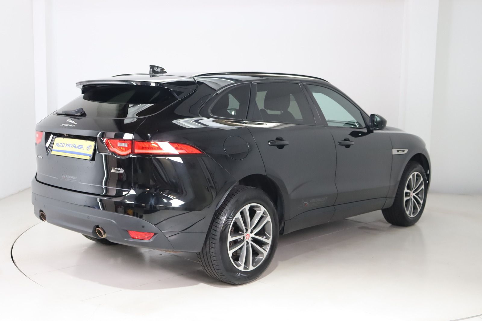 Fahrzeugabbildung Jaguar F-Pace 25t AWD * Navi * Anhängerk * LED