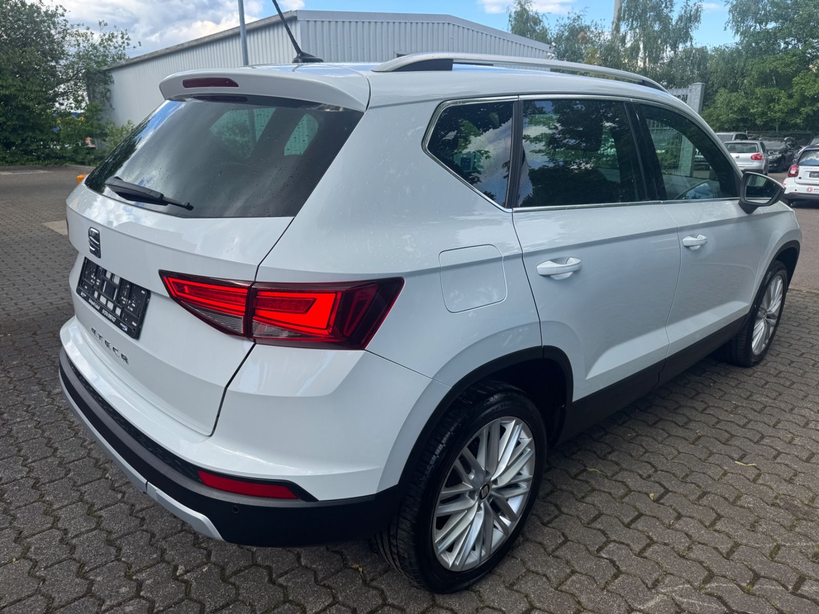 Fahrzeugabbildung SEAT Ateca Xcellence LED+Navi+AHK+Bluetooth