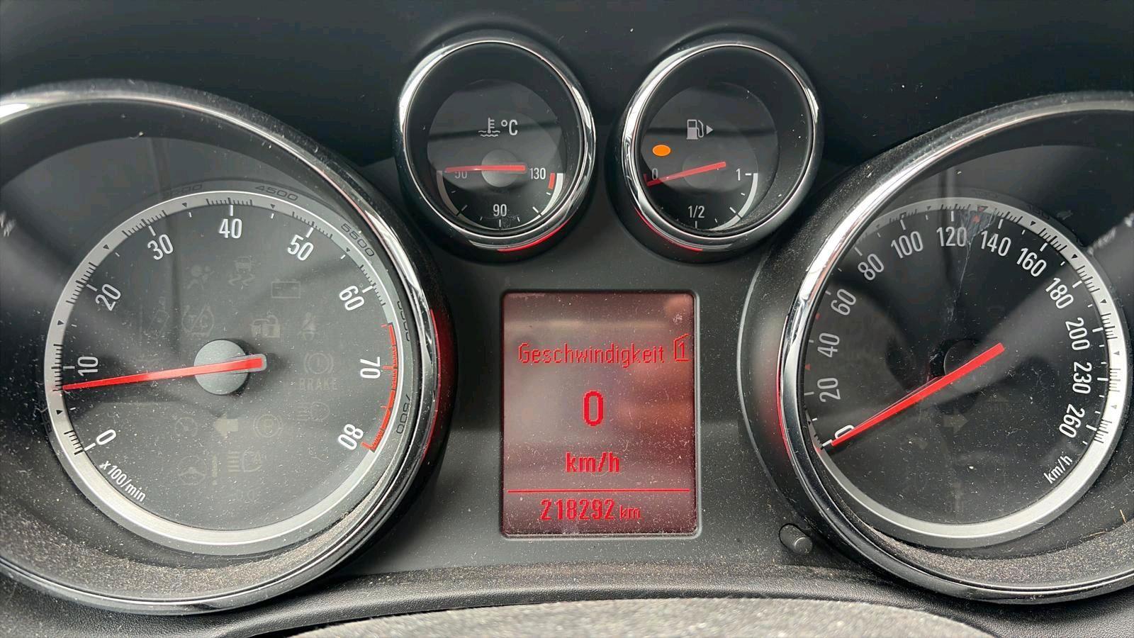 Opel Astra 2013 — photo 8