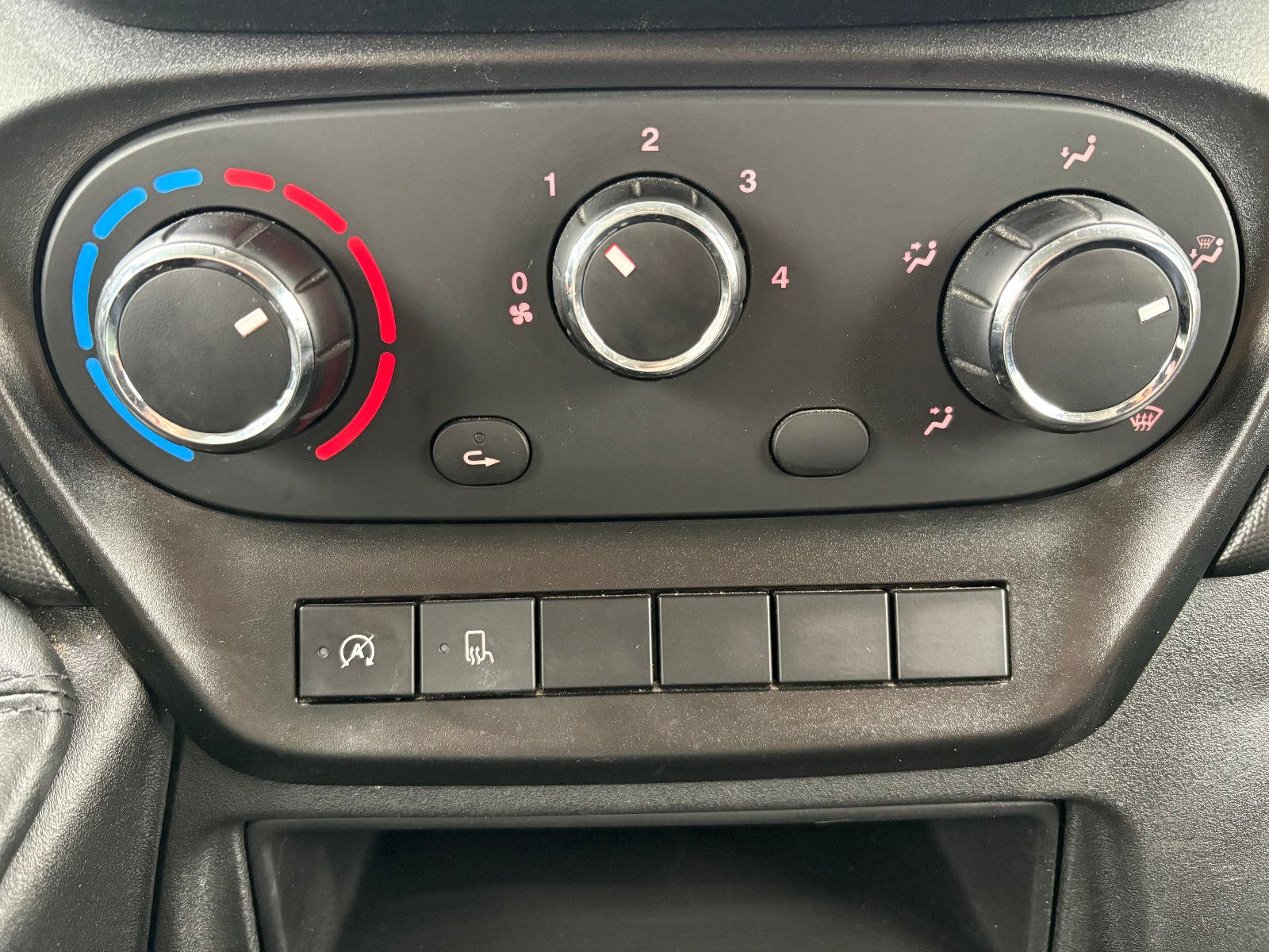 Fahrzeugabbildung Iveco Daily Kasten HKa 35 S ... V Radstand 3520 L/3-SI