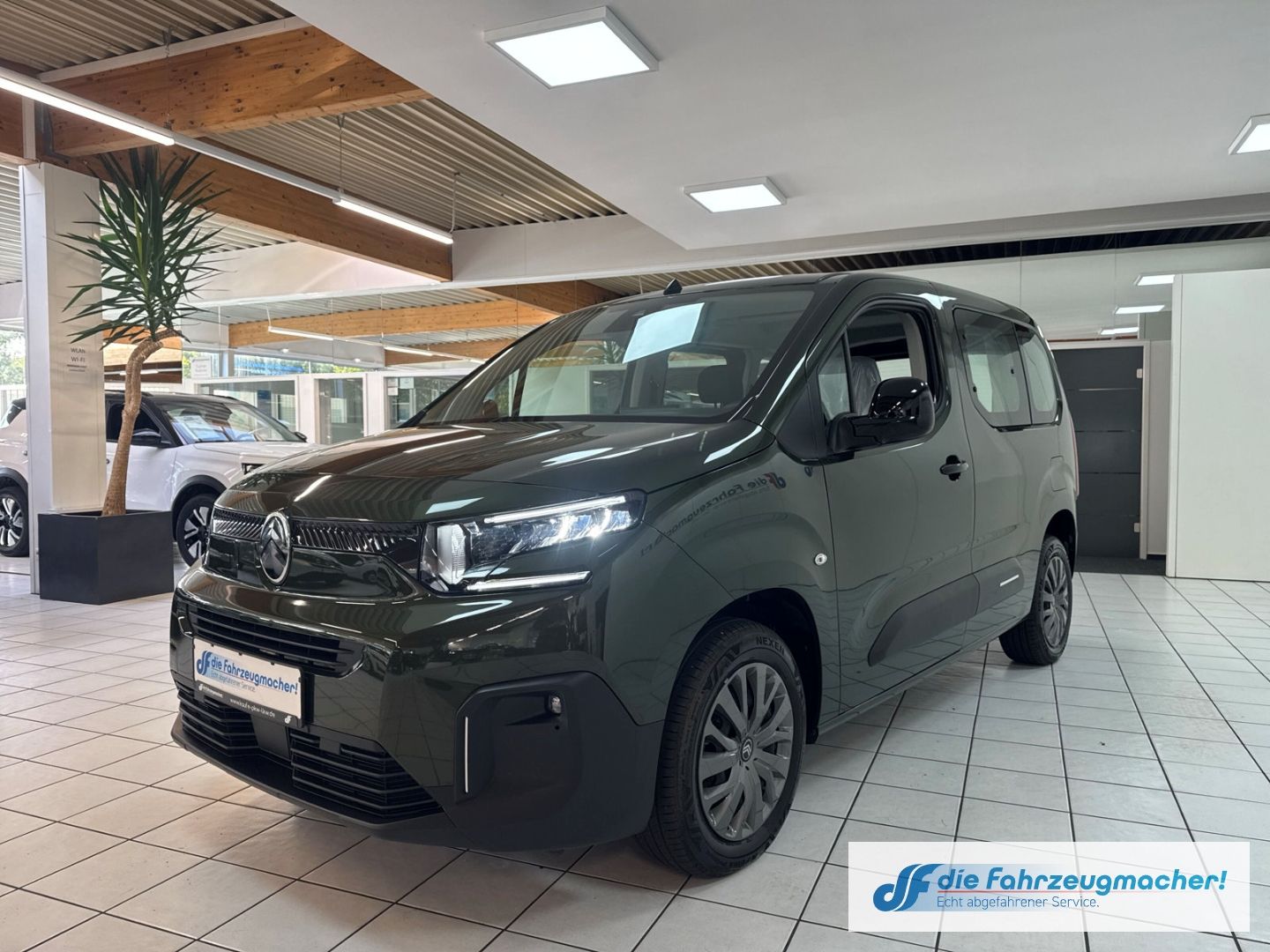 Fahrzeugabbildung Citroën Berlingo Plus Elektro Kombi M LED CarPlay Androi