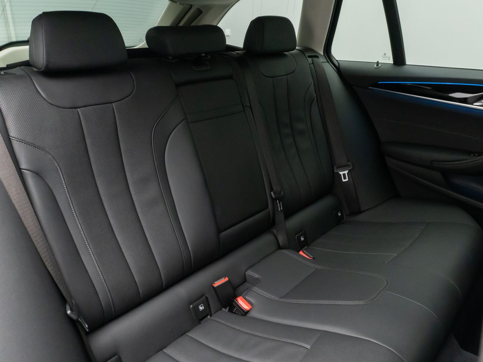 Fahrzeugabbildung BMW 530e Kamera Laser HUD DAB AHK Komfort AlarmLeder