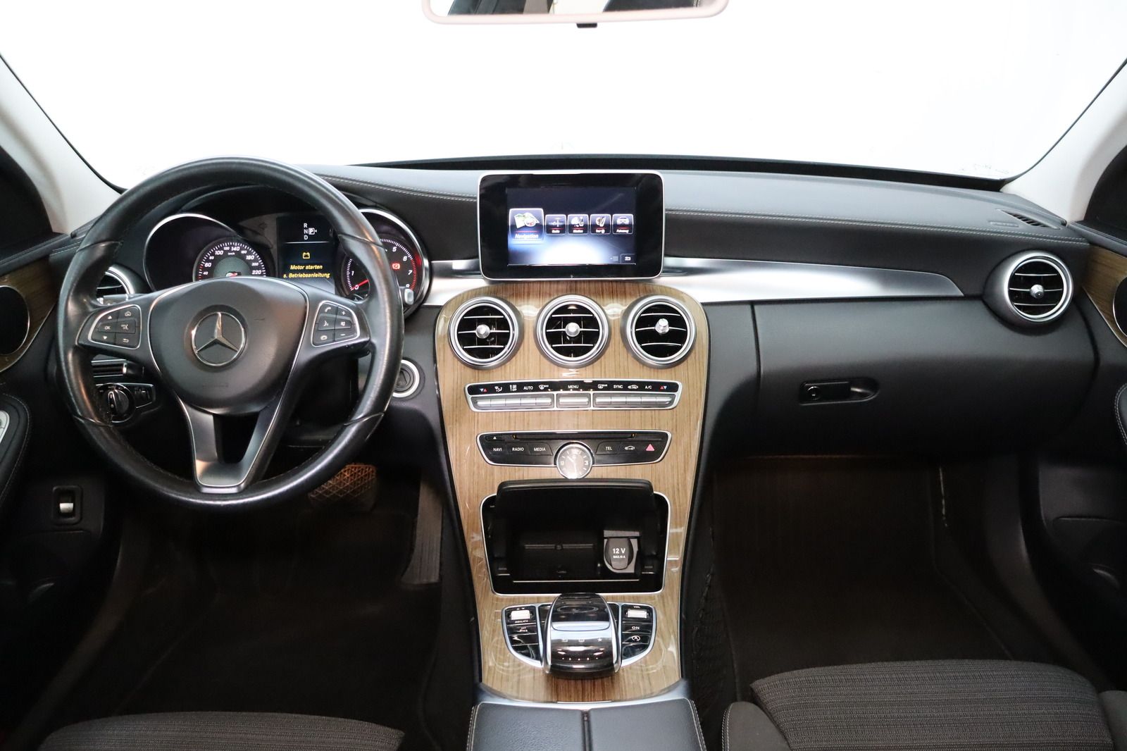 Fahrzeugabbildung Mercedes-Benz C 180 CGI Exclusive * Navi * Sitzhzg * TOP