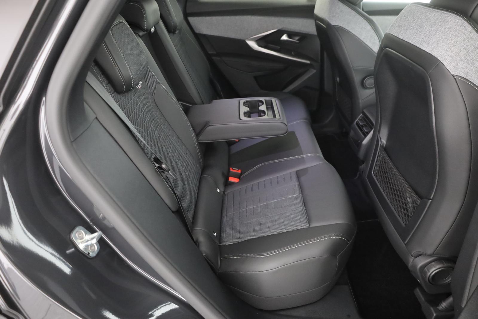 Peugeot 3008 GT 1.2 Hybrid 145 Aut. LED ACC Navi AHK