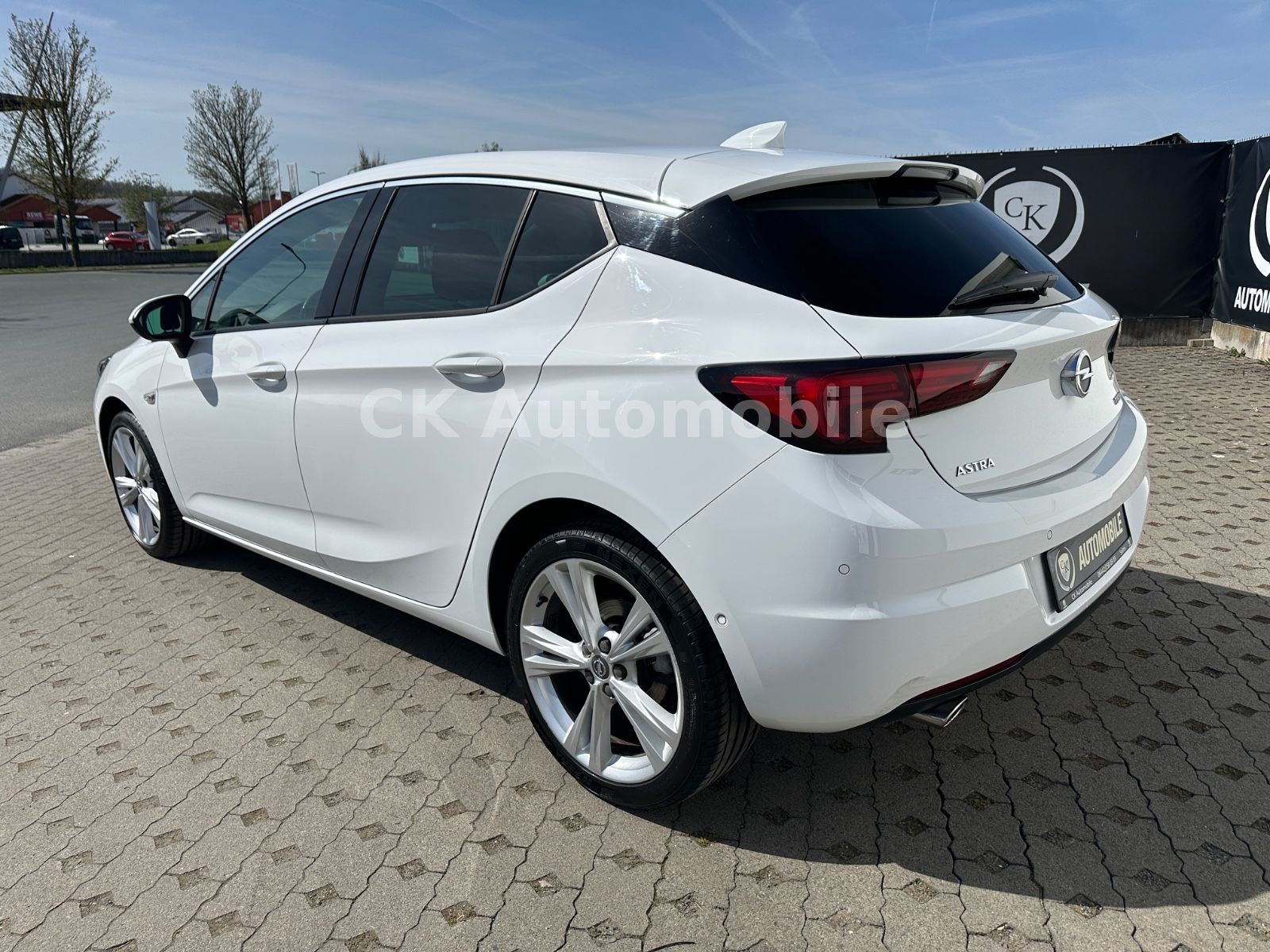 Fahrzeugabbildung Opel Astra K 1.6 Turbo Dynamic Autom./Navi/LED/ACC