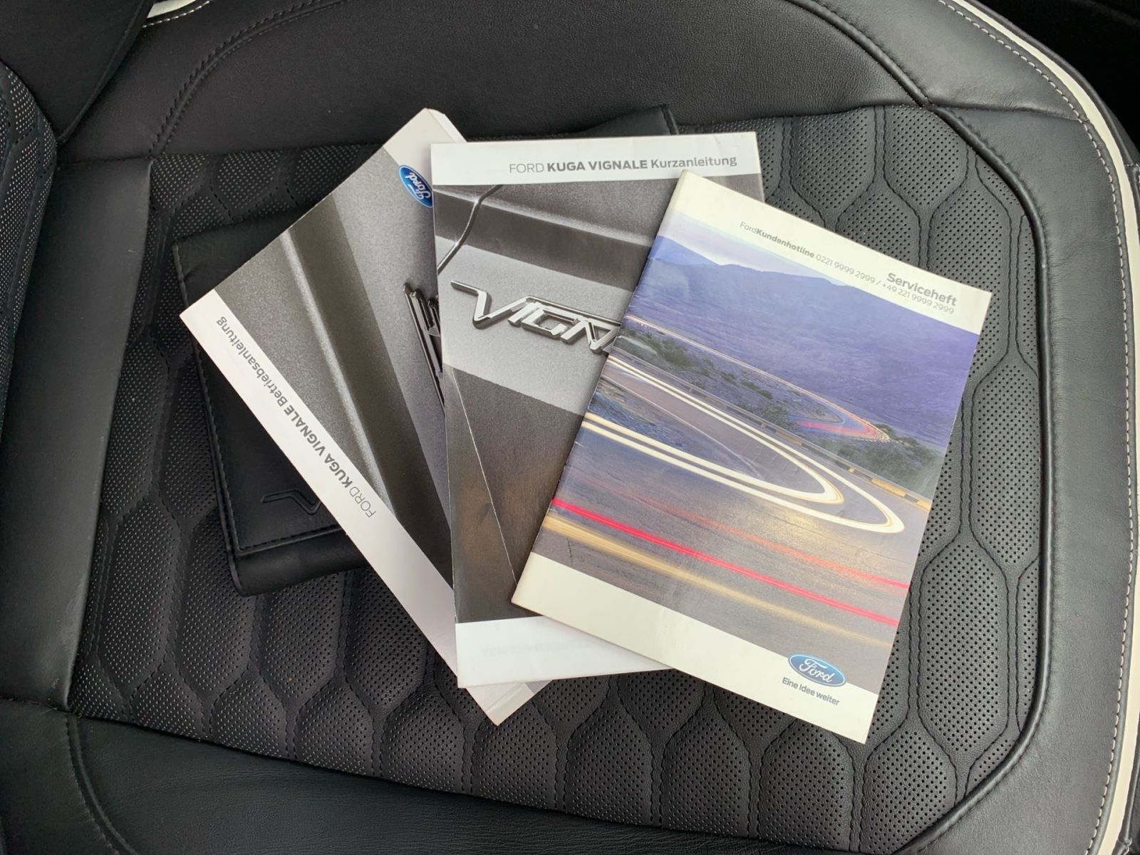 Fahrzeugabbildung Ford Kuga 1.5 EcoBoost Automatik Vignale 4x4 AHK