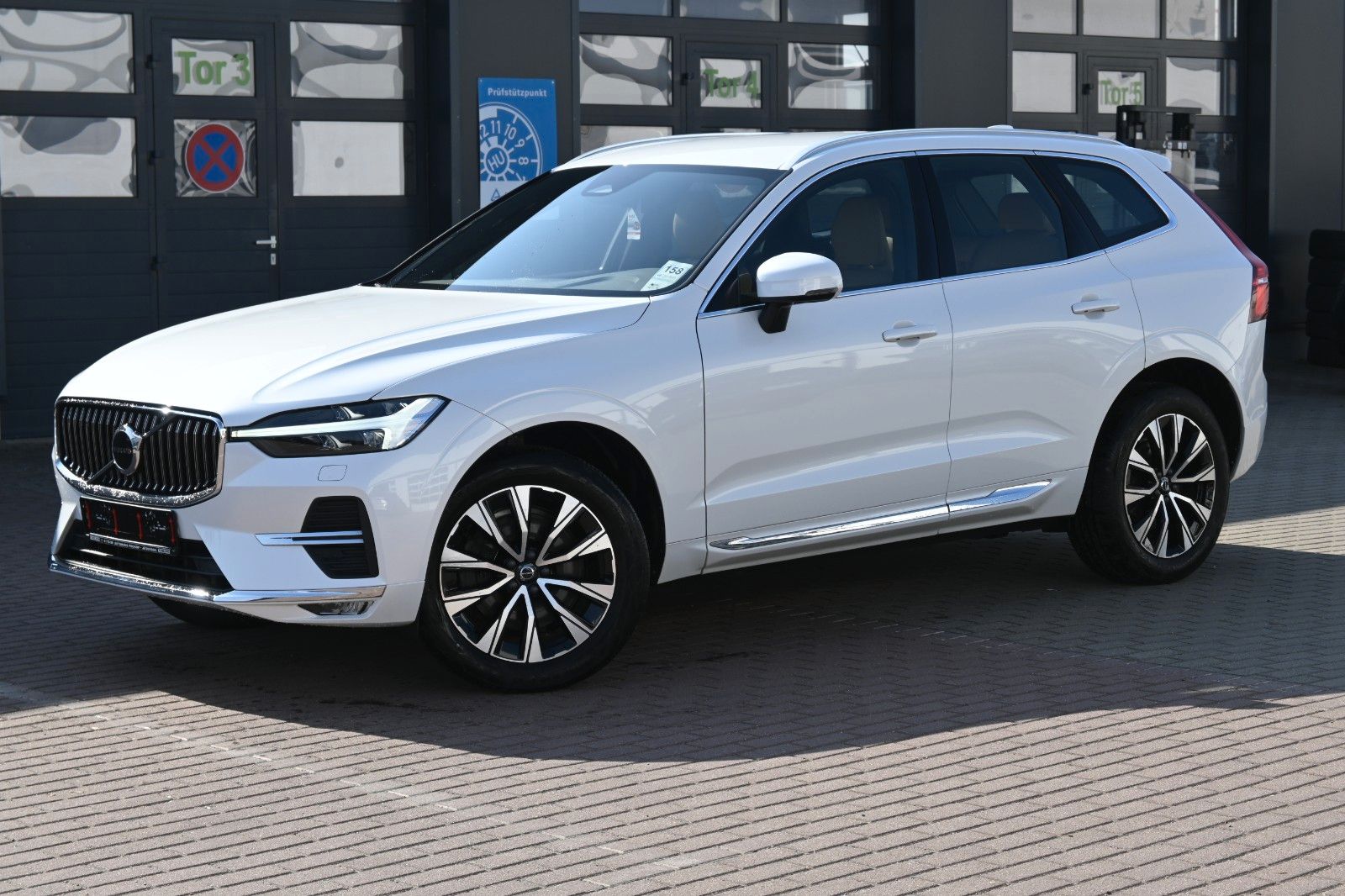 Fahrzeugabbildung Volvo XC60 B4 Plus Bright*LED*Google*STHZ*NAVI*AHK