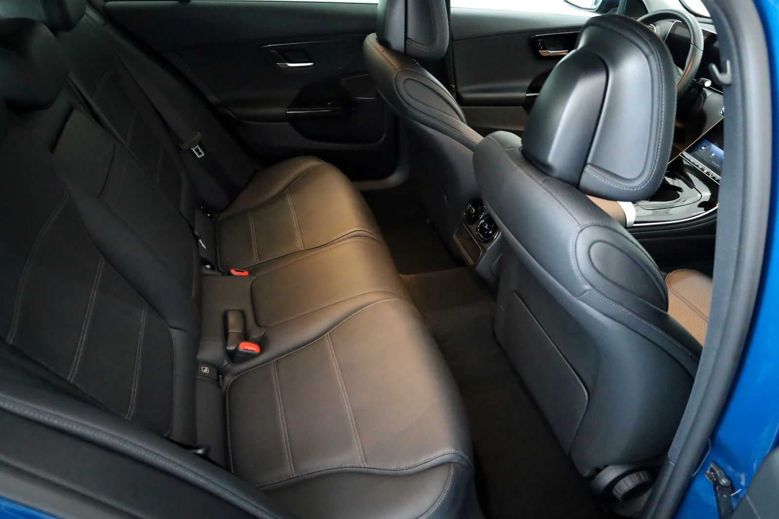 Fahrzeugabbildung Mercedes-Benz C 300e T Avantgarde T Leder,Navi,LED,SH,PDC,Park