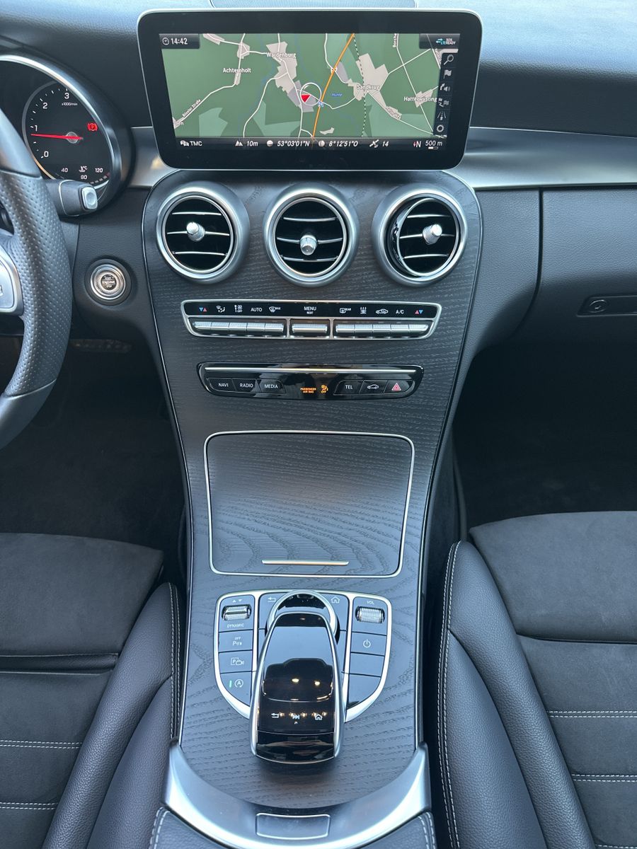 Fahrzeugabbildung Mercedes-Benz C 300d T 4M AMG Line NAV+LED+KAMERA+DISTRONIC+PP