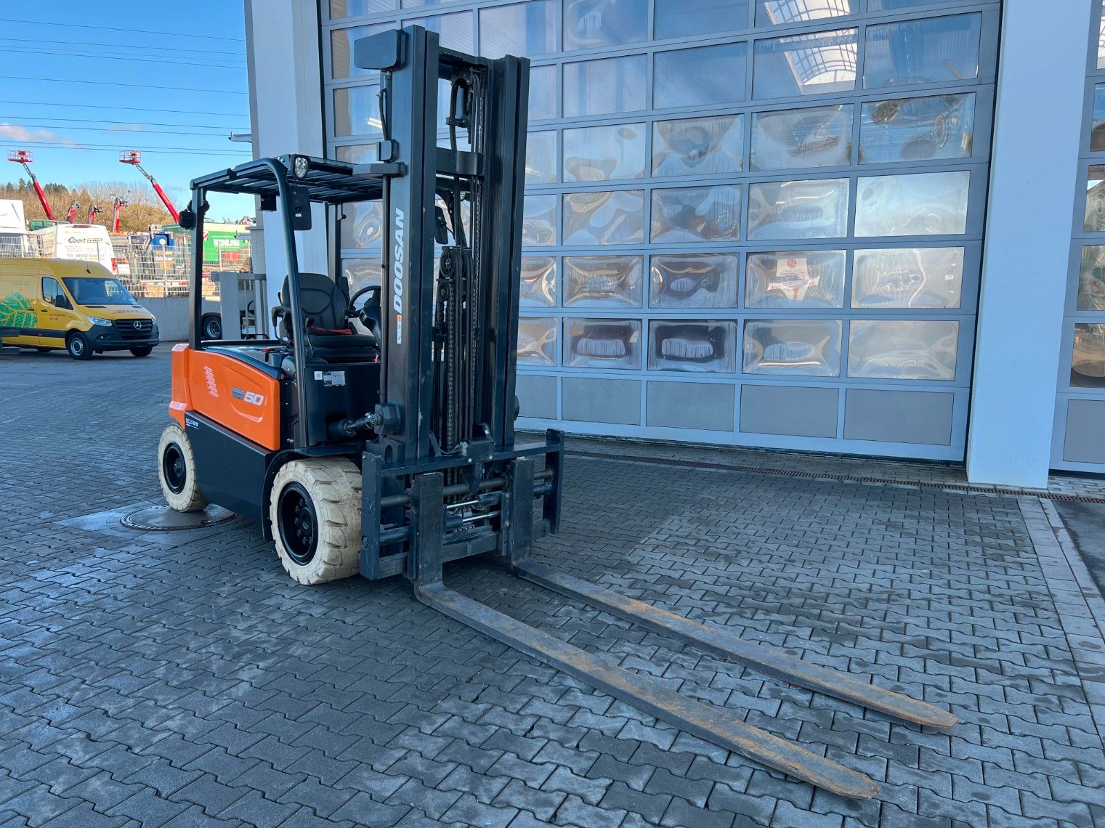 Fahrzeugabbildung Doosan B50XC-7 / nur 230h! / SS / Zinkenverstellung