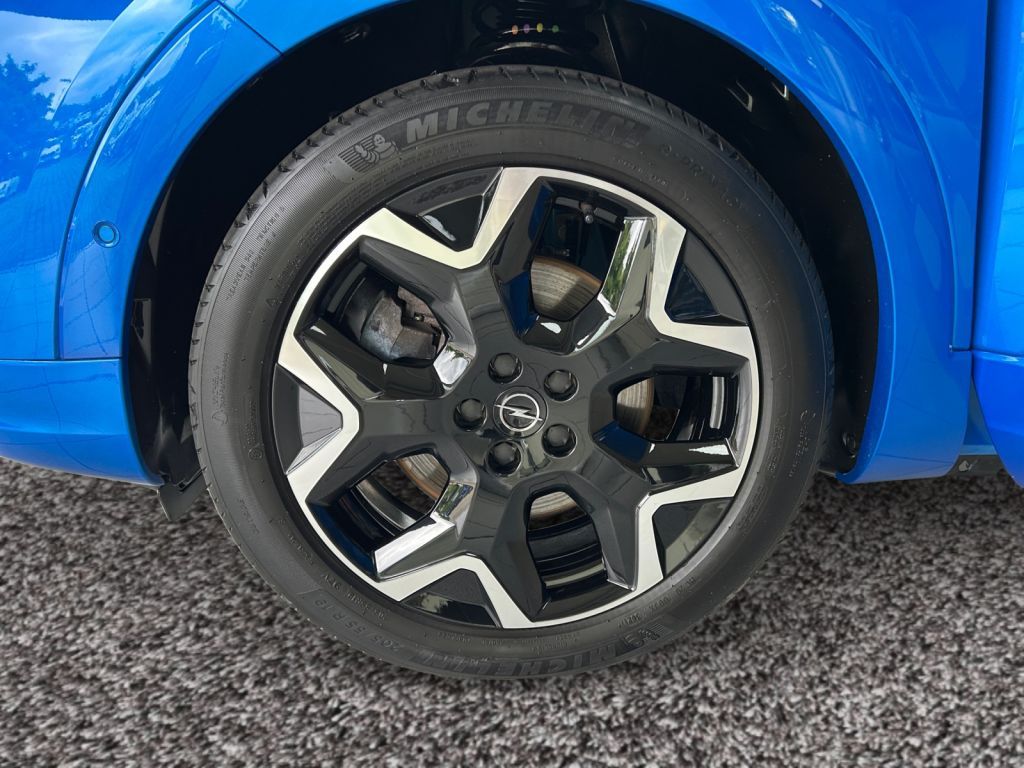 Fahrzeugabbildung Opel Grandland Plug-in Hybr.,  Ultimate, Leder, Night