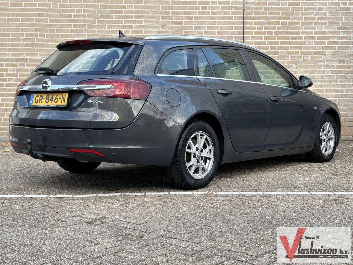 Opel Insignia 2015 — rear view