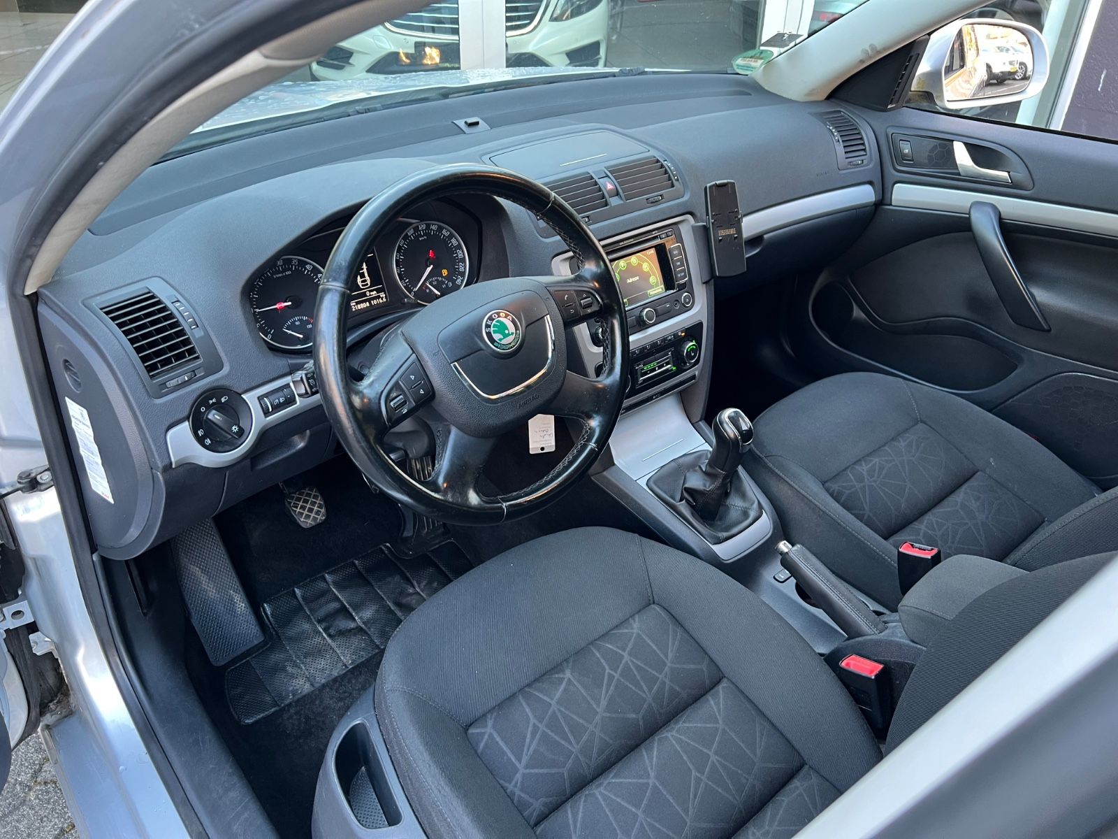 Fahrzeugabbildung SKODA Octavia 1.6 TDI Combi Family * NAVI *AHK*
