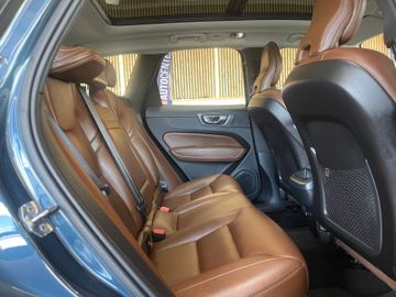 MYAUTOCENTER – Gebraucht- und Jahreswagen mit Werkstattservice in Pfaffenhofen Volvo XC 60 *Inscription*AHK*LED*Kamera*