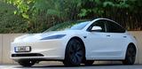Tesla Model 3  RWD, Highland, HW4, Glasdach, LM 18" - Tesla Model 3 in Köln