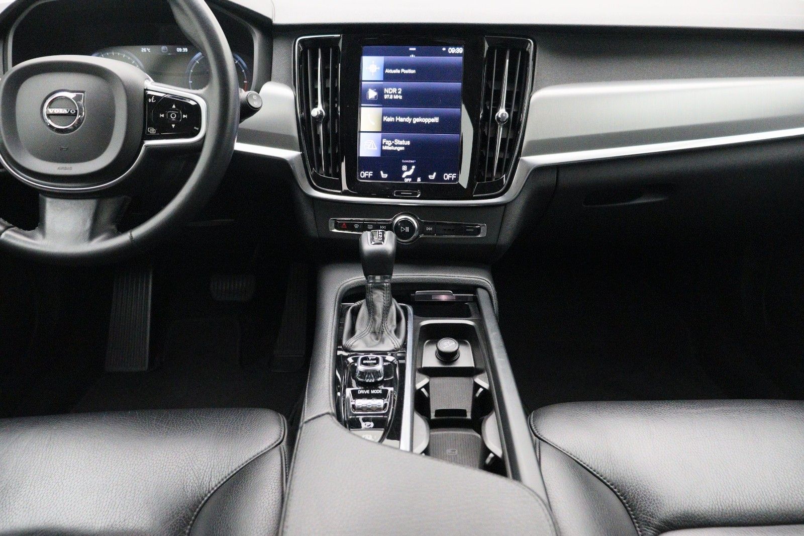 Fahrzeugabbildung Volvo V90 D4 2.0 Kombi Momentum ACC  LED KAMERA
