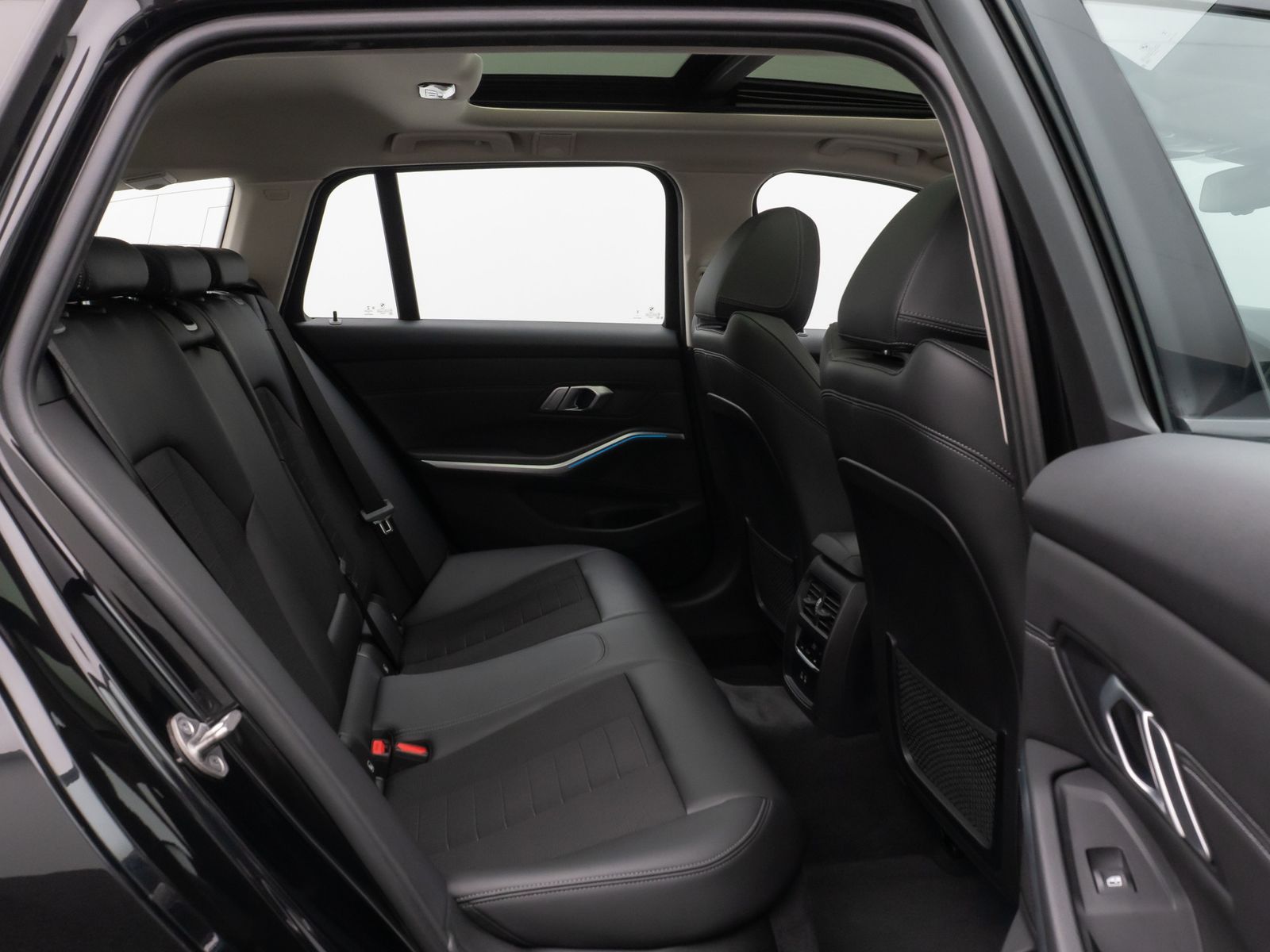 Fahrzeugabbildung BMW 330e xD SportLine Panorama Laser HUD DAB Komfort
