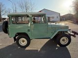 Toyota Land Cruiser FJ40 - Toyota Land Cruiser mit Benzin-Antrieb: Geländewagen