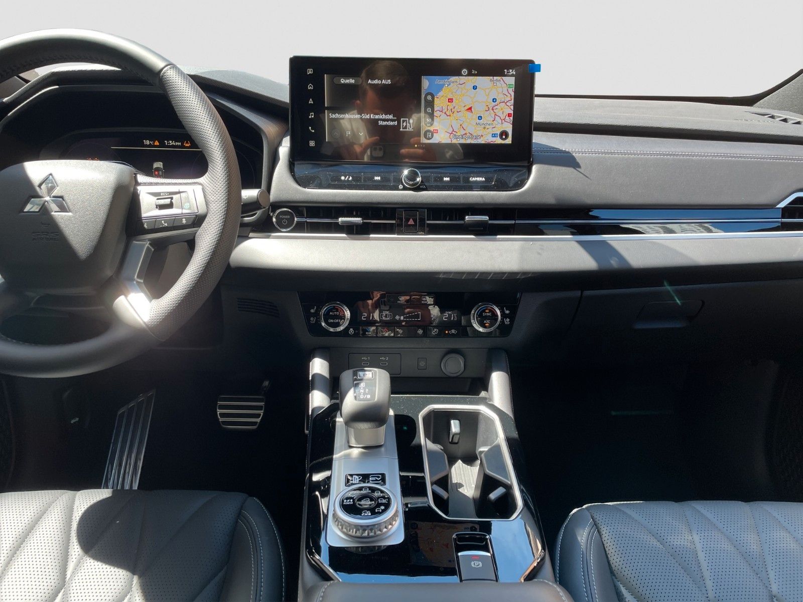 Fahrzeugabbildung Mitsubishi Outlander 2.4 PHEV 4WD LUXURY BLACK AKTIONSPREIS