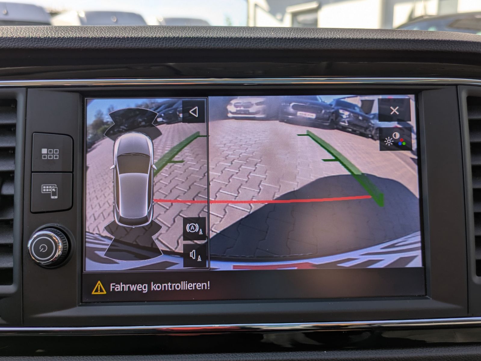 Fahrzeugabbildung SEAT Leon 1.4 TSI FR SCHIEBE-GLAS*KAMERA*LED*DAB*TEMP