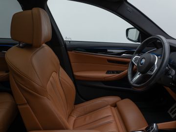 Fahrzeugabbildung BMW 530e M Sport Panorama360°Laser HUD DAB HiFi AHK