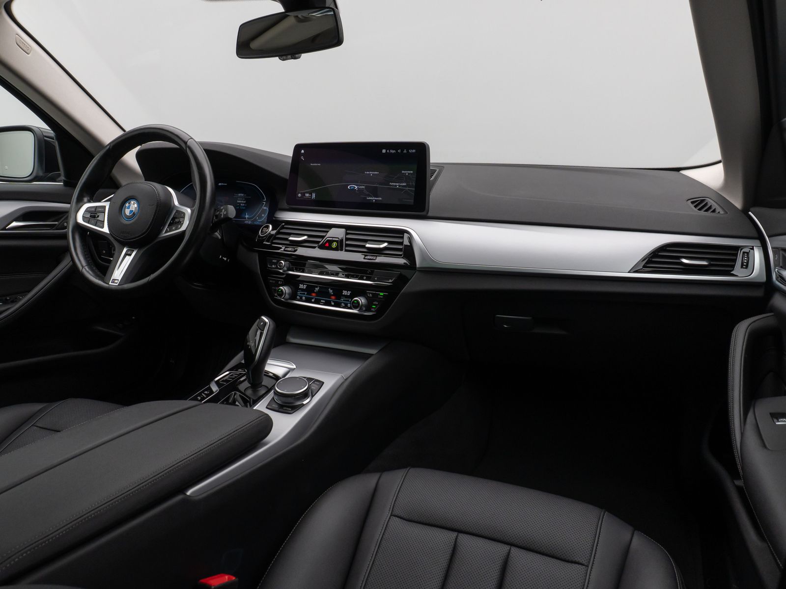 Fahrzeugabbildung BMW 530e Panorama Kamera DAB Leder Alarm AHK