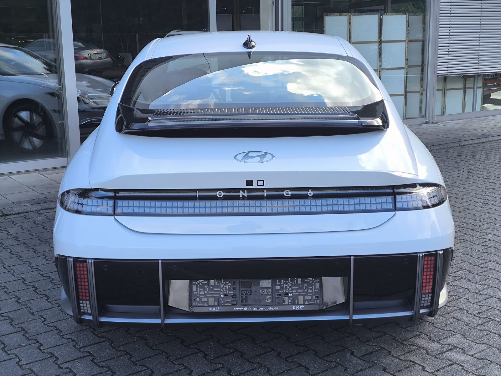 Fahrzeugabbildung Hyundai Ioniq 6 2WD NAVI+LED+SHZ+KAMERA+DAB+PDC+ACC+18"+