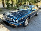 Jaguar Daimler V8, Modell X 308 (wie Jaguar XJ8) - Jaguar: Model