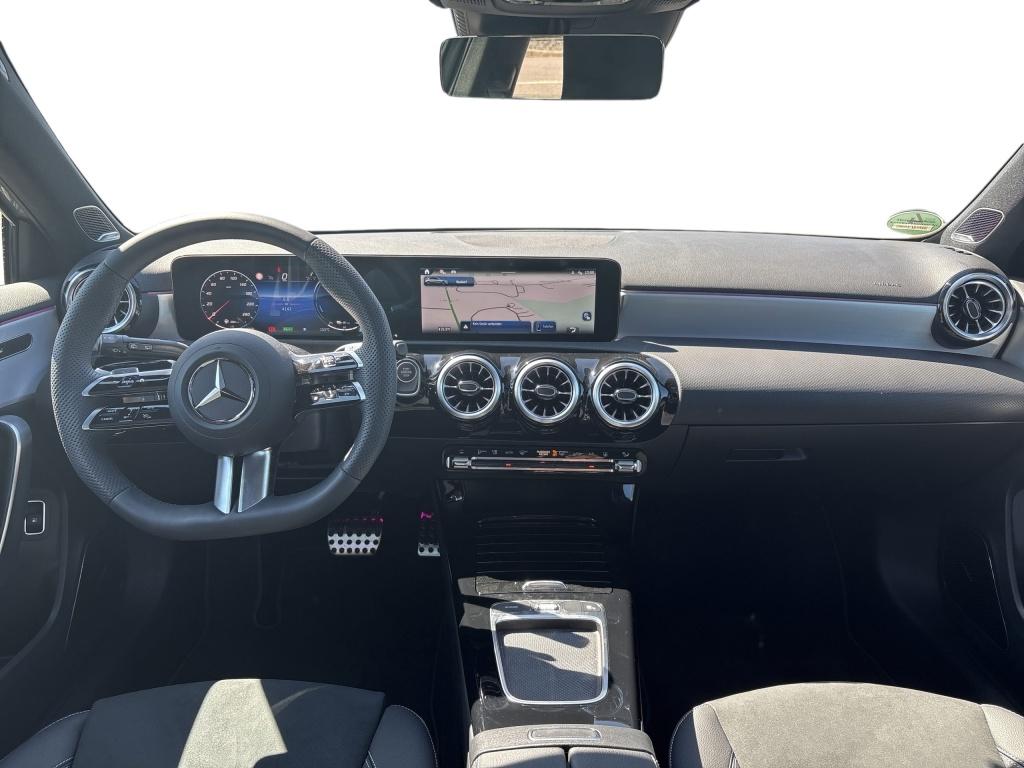 Mercedes-Benz A 250 e AMG PanoramaSD Multibeam Night Burmester