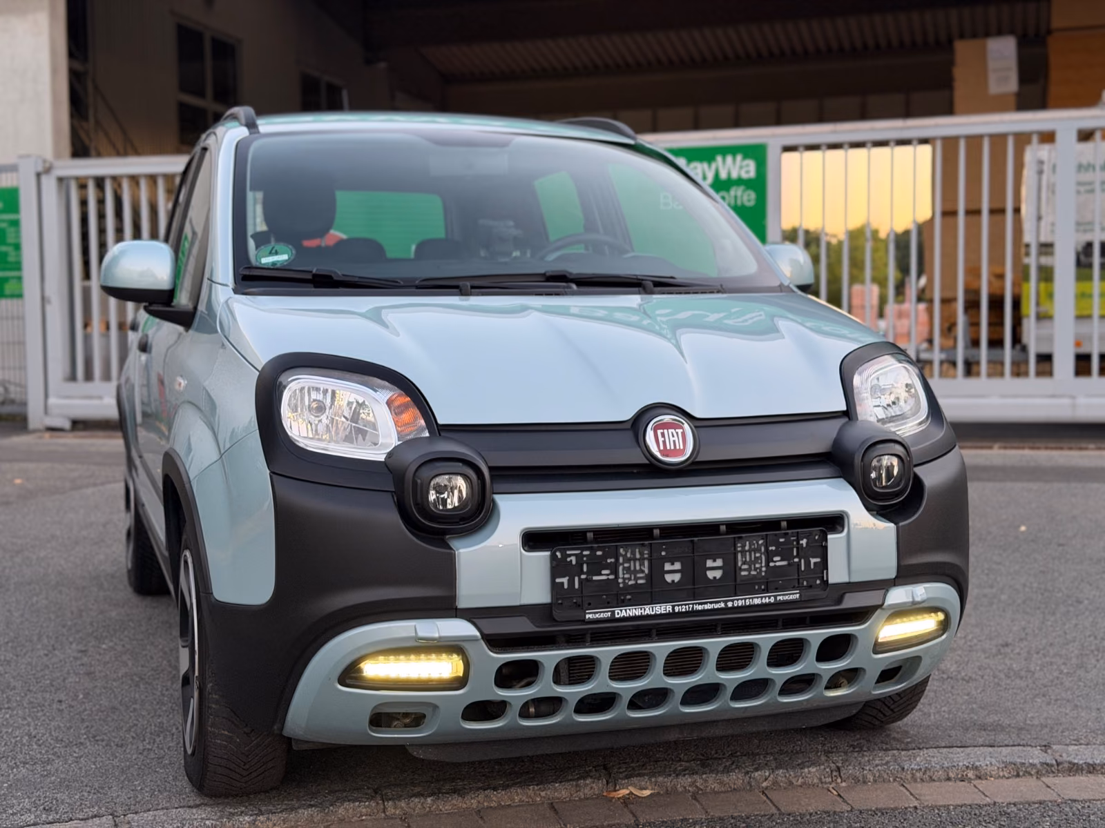 Fiat Panda Blue CROSS Hybrid*SHZ*PDC*KLIMA*TÜVNEU*