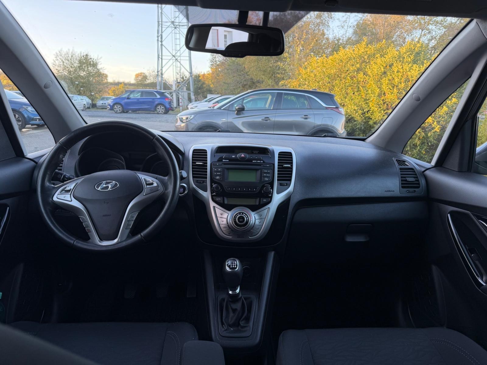 Hyundai ix20 2011 — photo 18