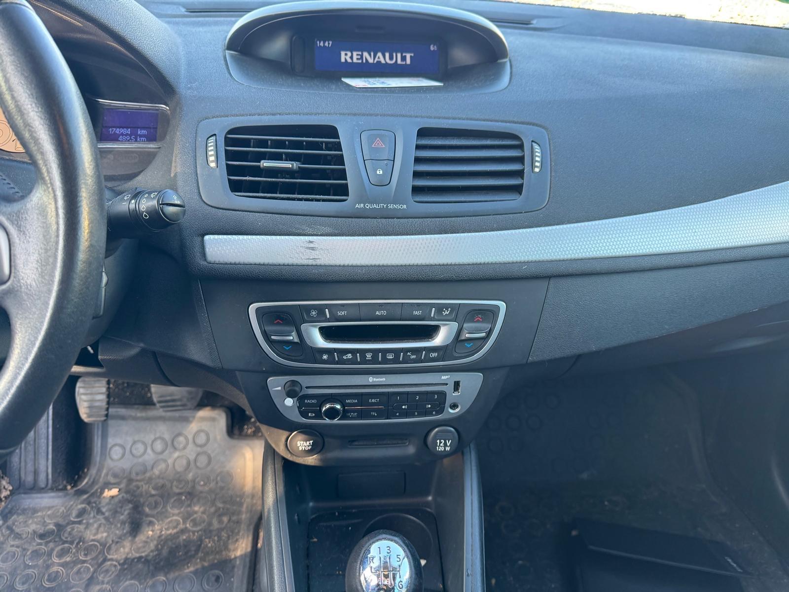 Renault Megane 2013 — photo 17