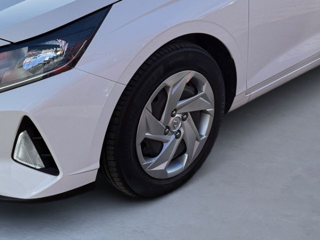 Fahrzeugabbildung Hyundai i20 Essential 1.0 T-GDI +CARPLAY+TEMPOMAT+SHZ+RF