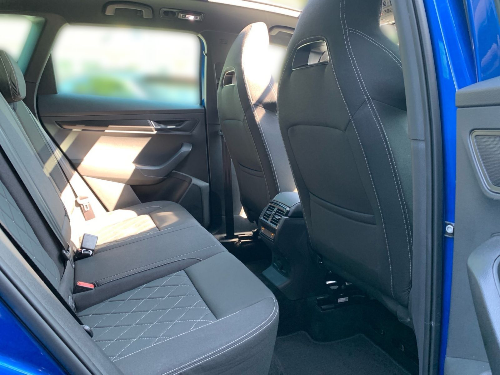 Fahrzeugabbildung SKODA Karoq 2.0 TSI DSG Sportline 4x4 OPF Pan.Dach