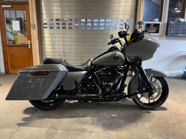 Harley-Davidson FLTRX Road Glide CVO Style