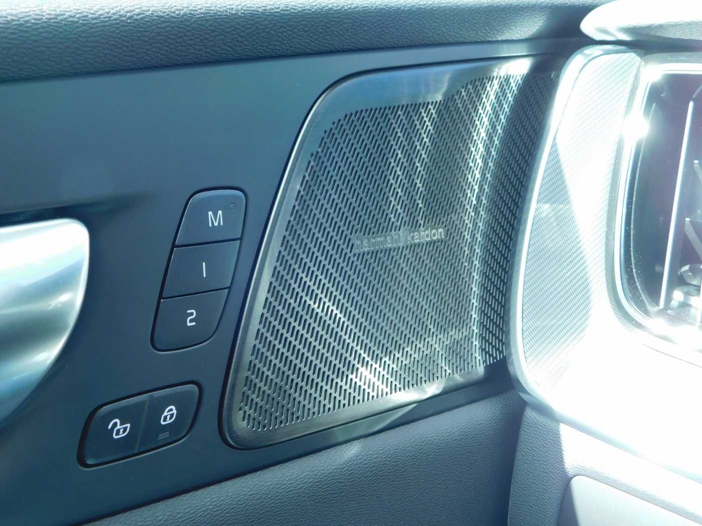 Fahrzeugabbildung Volvo XC60 Plug-In-Hybrid T8 AWD Plug-in Hybrid Plus B