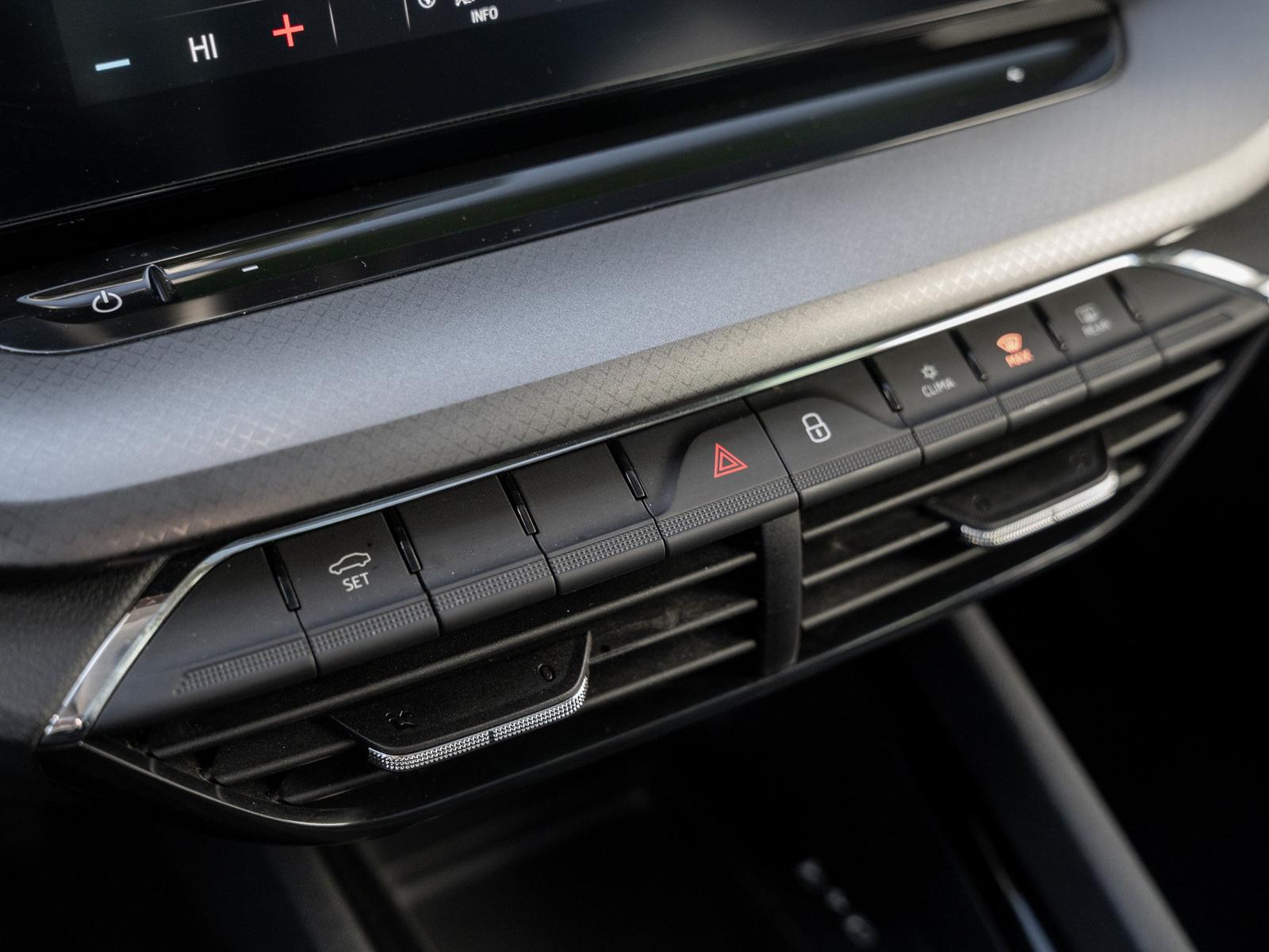 Skoda OCTAVIA C. AMBITION 1.0 TSI AHK Kam. Pano KlimaA
