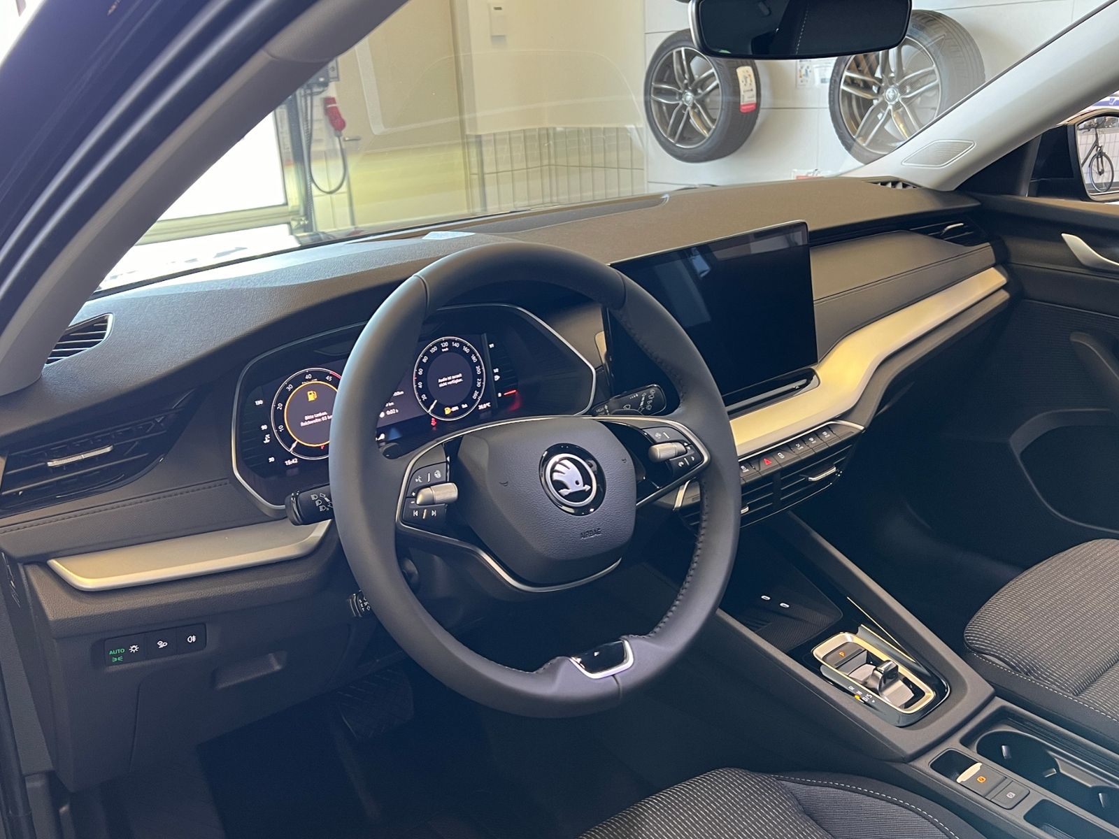 Fahrzeugabbildung SKODA Octavia Combi Selection 2.0 TDI DSG *AHK,Navi*